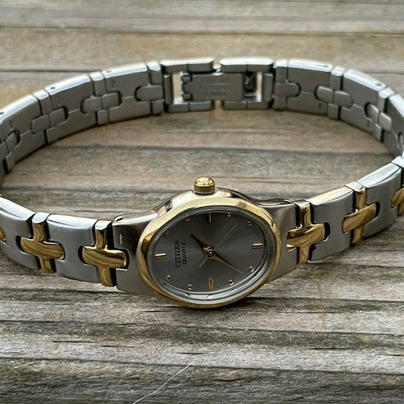 Citizen Quartz Ladies Watch Double Tone Goldlight Gunmetal Tone Analog Wrist Wa - Picture 4 of 12
